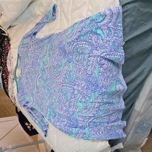 Cute flowy dress size medium love the print